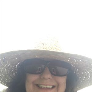 Meet your Posher, Debora